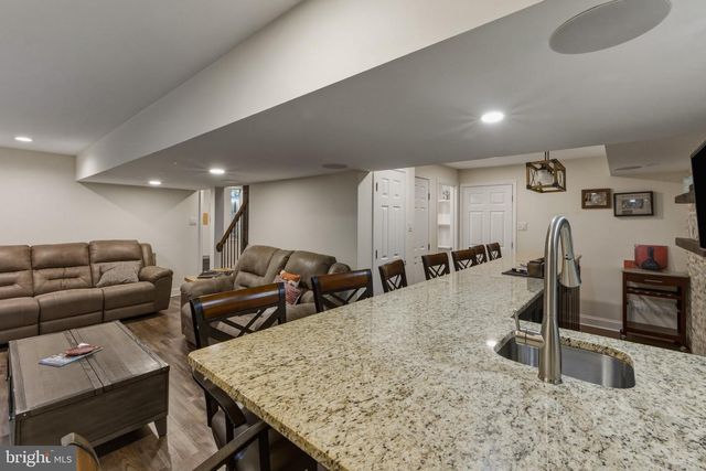 6 LEXINGTON PARK RD, Sicklerville, NJ 08081