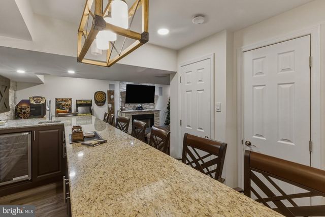 6 LEXINGTON PARK RD, Sicklerville, NJ 08081