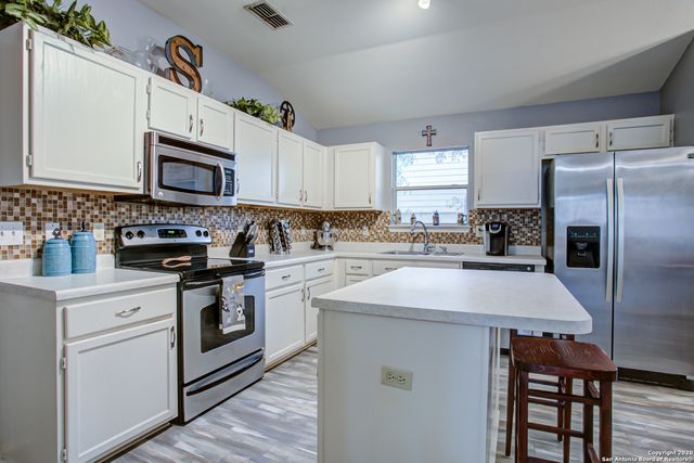 8218 SHOOTING QUAIL, San Antonio, TX 78250