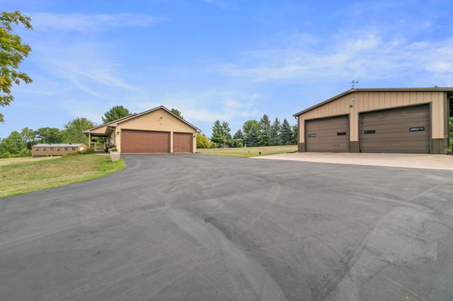 671 Kinney Road, Hudson, WI 54016