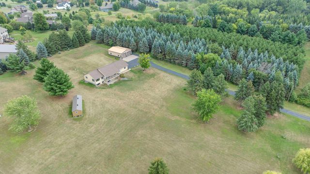 671 Kinney Road, Hudson, WI 54016