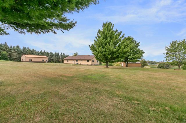 671 Kinney Road, Hudson, WI 54016