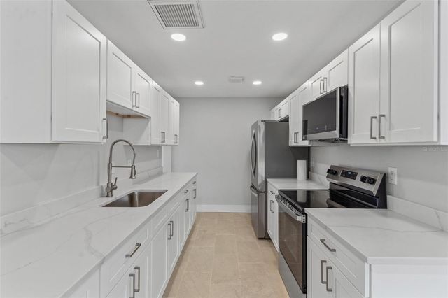 1229 MOONMIST CIRCLE P6, Sarasota, FL 34242