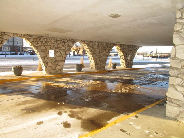 1301 S Finley Road 417, Lombard, IL 60148