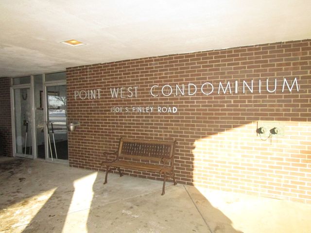 1301 S Finley Road 417, Lombard, IL 60148