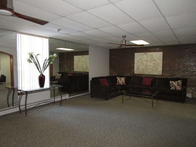 1301 S Finley Road 417, Lombard, IL 60148