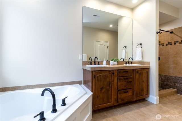 711 SE Pheasant Run, College Place, WA 99324