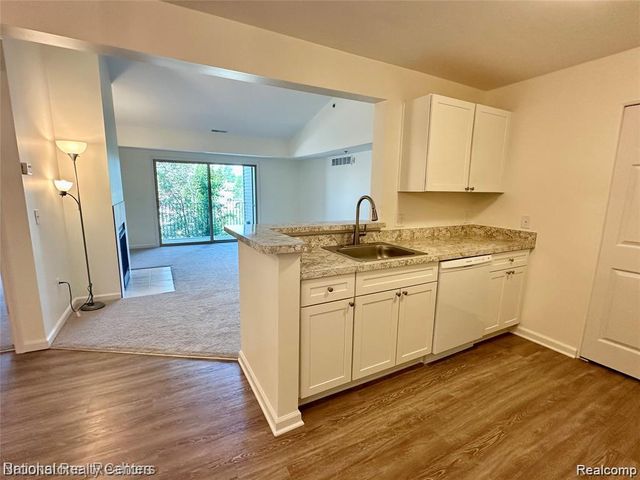 14301 Pinehurst Lane, Grand Blanc, MI 48439