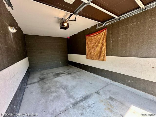 14301 Pinehurst Lane, Grand Blanc, MI 48439