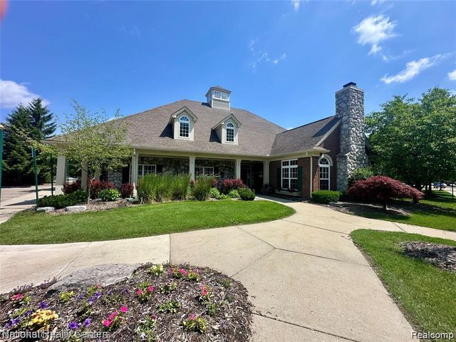 14301 Pinehurst Lane, Grand Blanc, MI 48439