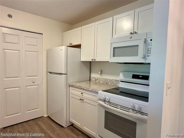 14301 Pinehurst Lane, Grand Blanc, MI 48439