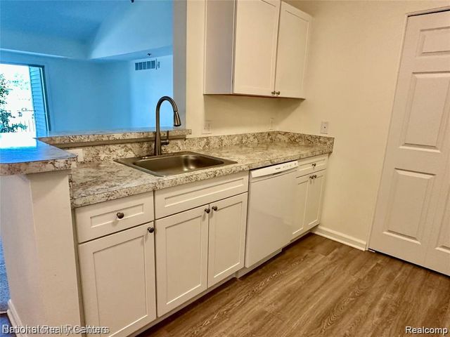 14301 Pinehurst Lane, Grand Blanc, MI 48439