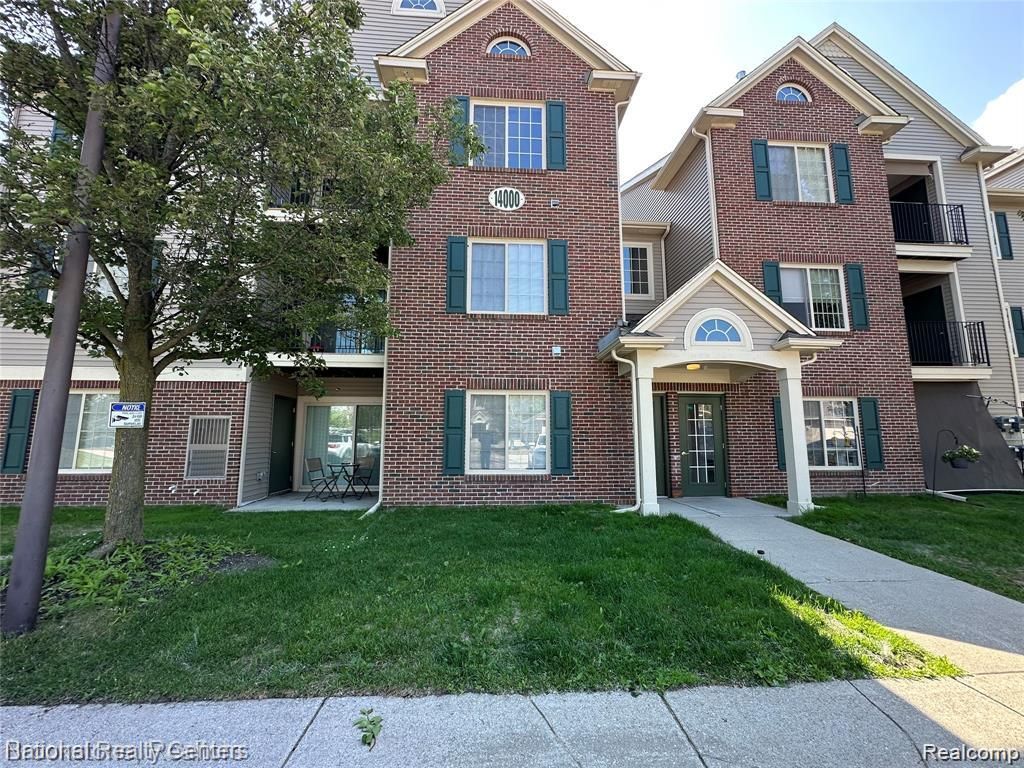14301 Pinehurst Lane, Grand Blanc, MI 48439