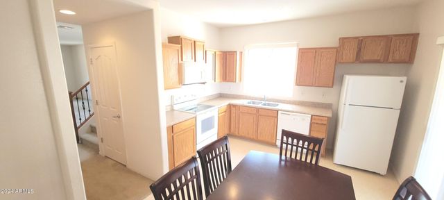 1832 S FALCON Drive, Gilbert, AZ 85295