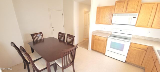 1832 S FALCON Drive, Gilbert, AZ 85295