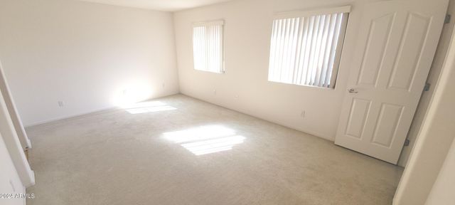 1832 S FALCON Drive, Gilbert, AZ 85295