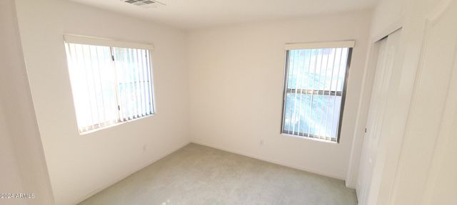 1832 S FALCON Drive, Gilbert, AZ 85295