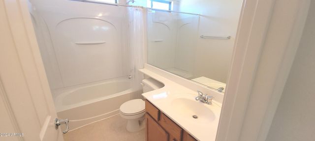 1832 S FALCON Drive, Gilbert, AZ 85295