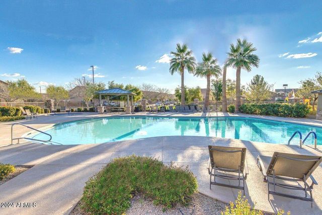 1832 S FALCON Drive, Gilbert, AZ 85295