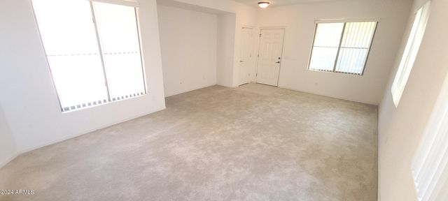 1832 S FALCON Drive, Gilbert, AZ 85295