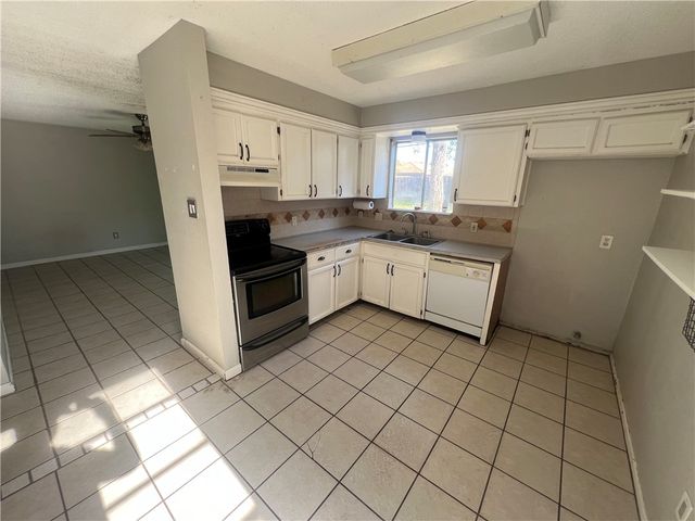 2322 Vialoux Dr, Corpus Christi, TX 78418