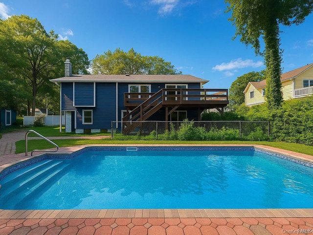 18 E park Drive, Syosset, NY 11791