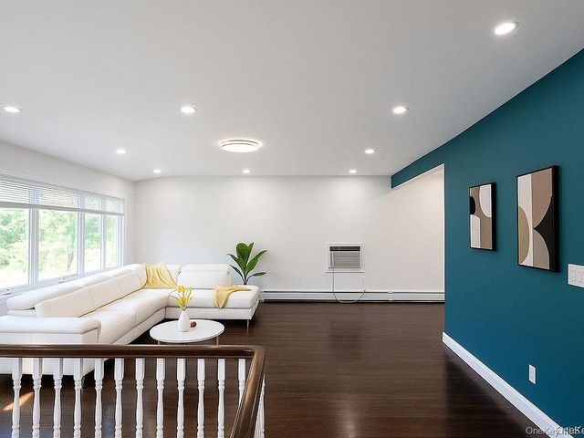 18 E park Drive, Syosset, NY 11791