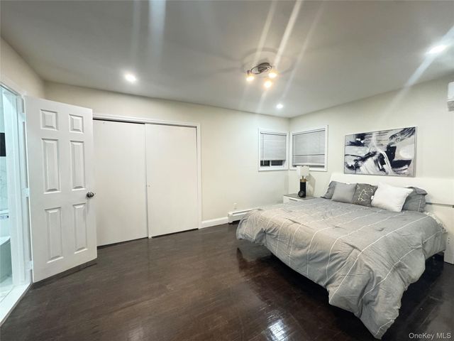 18 E park Drive, Syosset, NY 11791