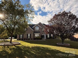 105 Summer Breeze Court, Statesville, NC 28677