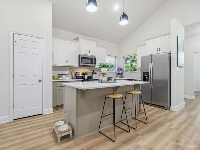 5821 Creek Station Dr, Pensacola, FL 32504