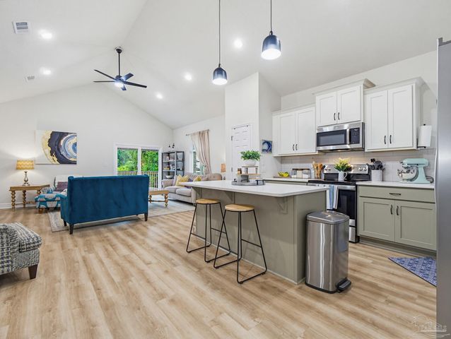 5821 Creek Station Dr, Pensacola, FL 32504