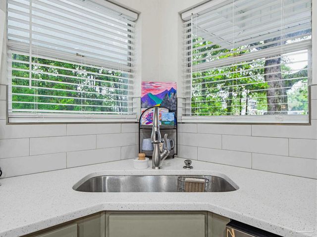 5821 Creek Station Dr, Pensacola, FL 32504
