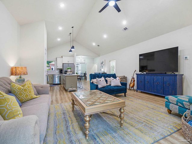 5821 Creek Station Dr, Pensacola, FL 32504