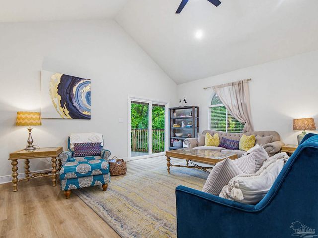 5821 Creek Station Dr, Pensacola, FL 32504