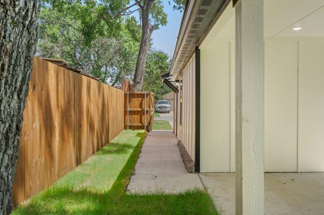 825 Apache Trace, Grand Prairie, TX 75051