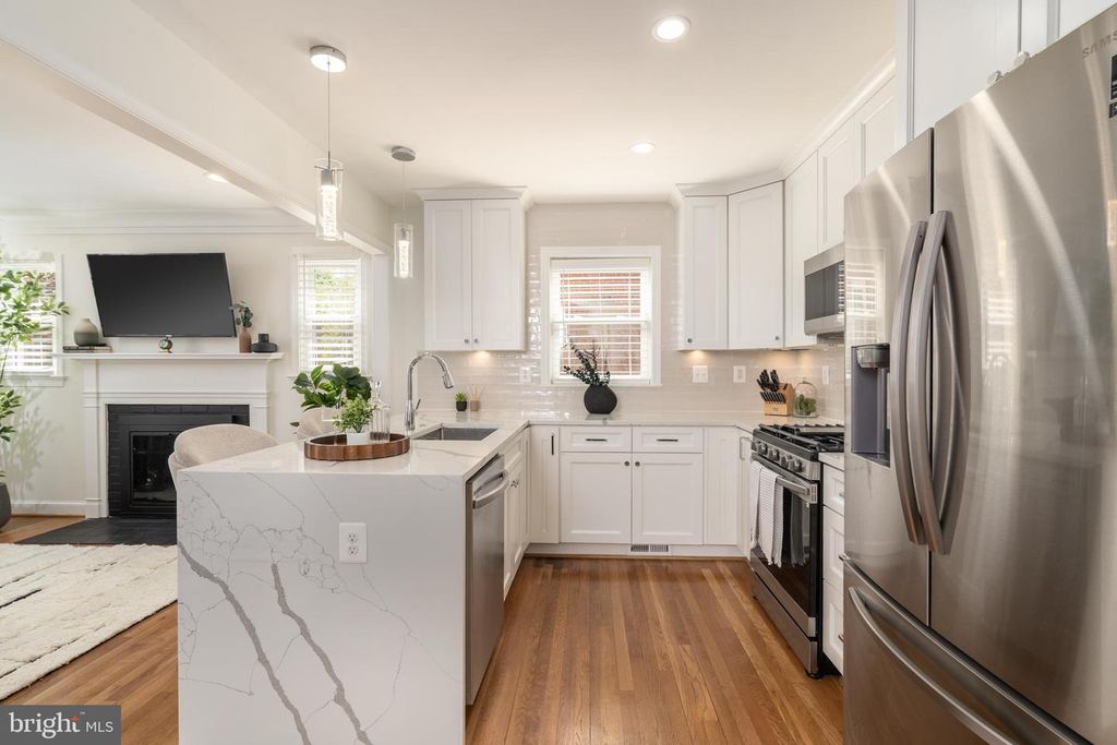 Image 10 of property listing at 1807 AUGUST DR, Silver Spring, MD 20902