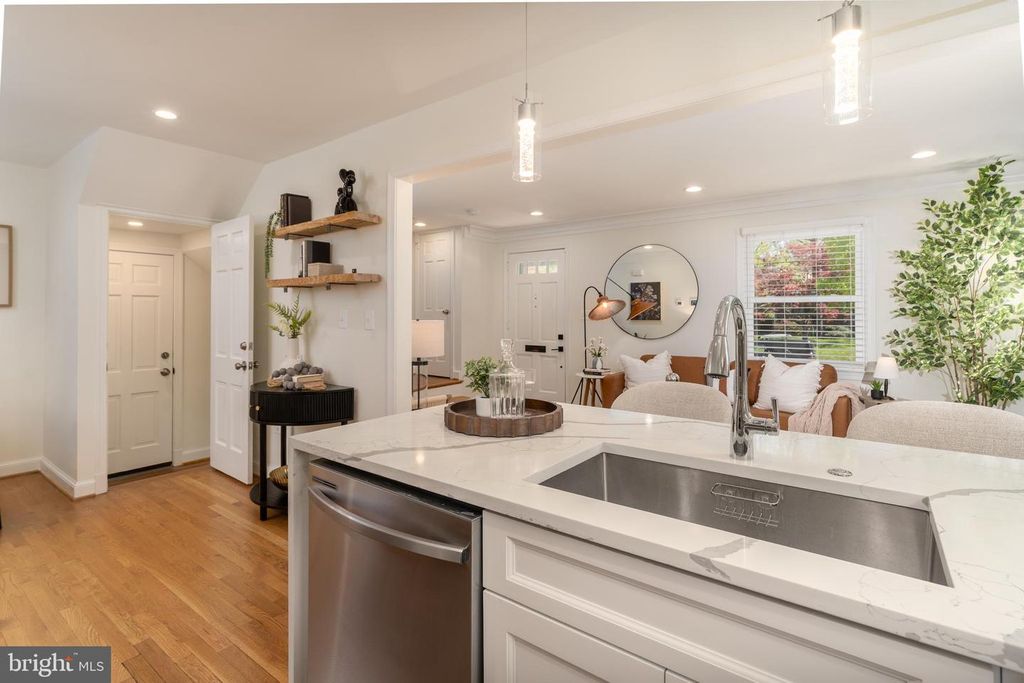 Image 12 of property listing at 1807 AUGUST DR, Silver Spring, MD 20902