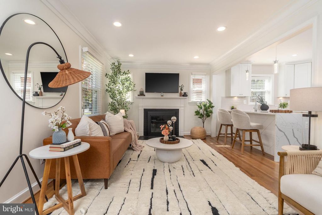 Image 2 of property listing at 1807 AUGUST DR, Silver Spring, MD 20902