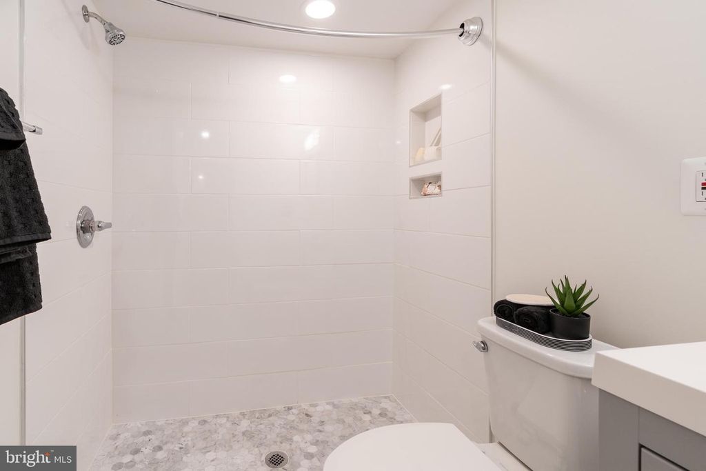 Image 24 of property listing at 1807 AUGUST DR, Silver Spring, MD 20902