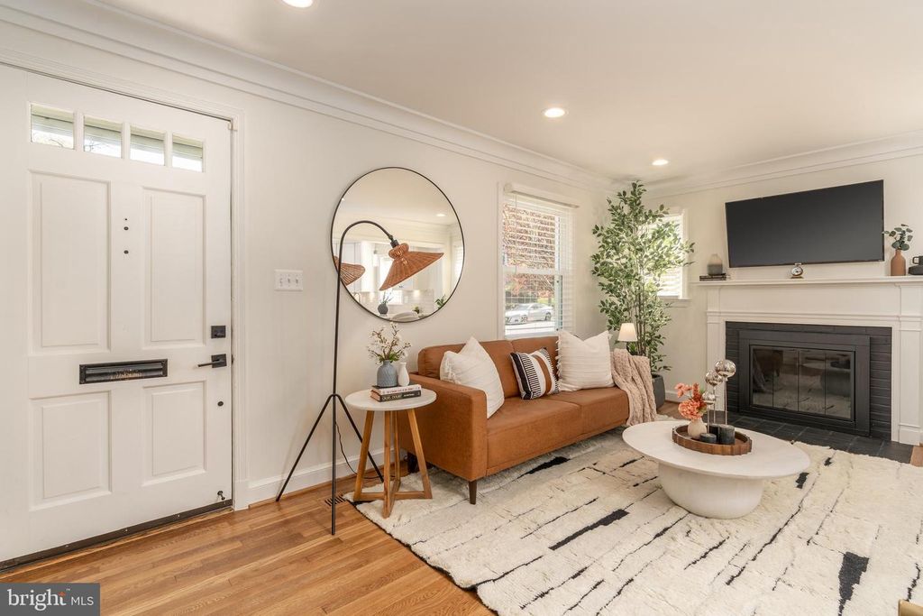 Image 3 of property listing at 1807 AUGUST DR, Silver Spring, MD 20902