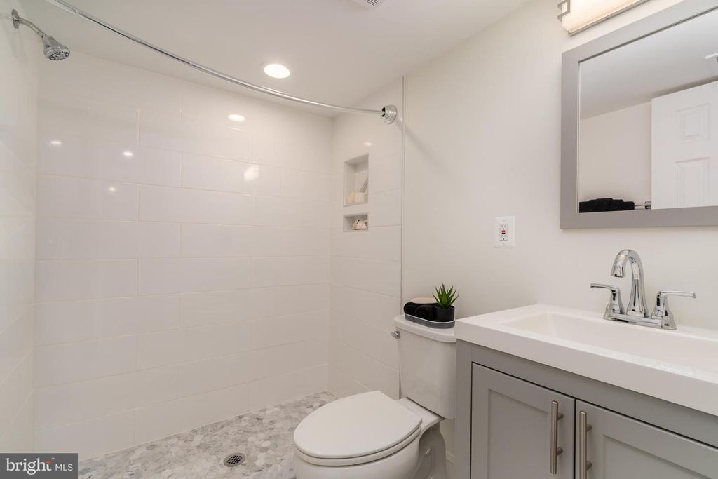 Image 32 of property listing at 1807 AUGUST DR, Silver Spring, MD 20902