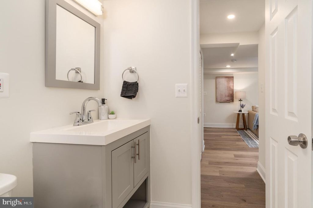 Image 33 of property listing at 1807 AUGUST DR, Silver Spring, MD 20902