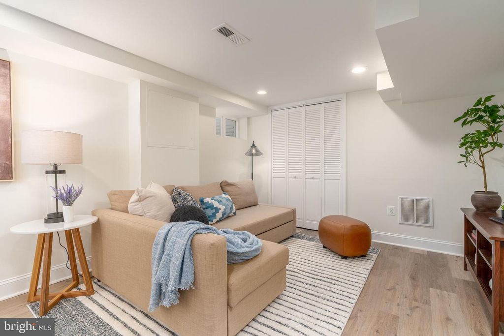 Image 35 of property listing at 1807 AUGUST DR, Silver Spring, MD 20902