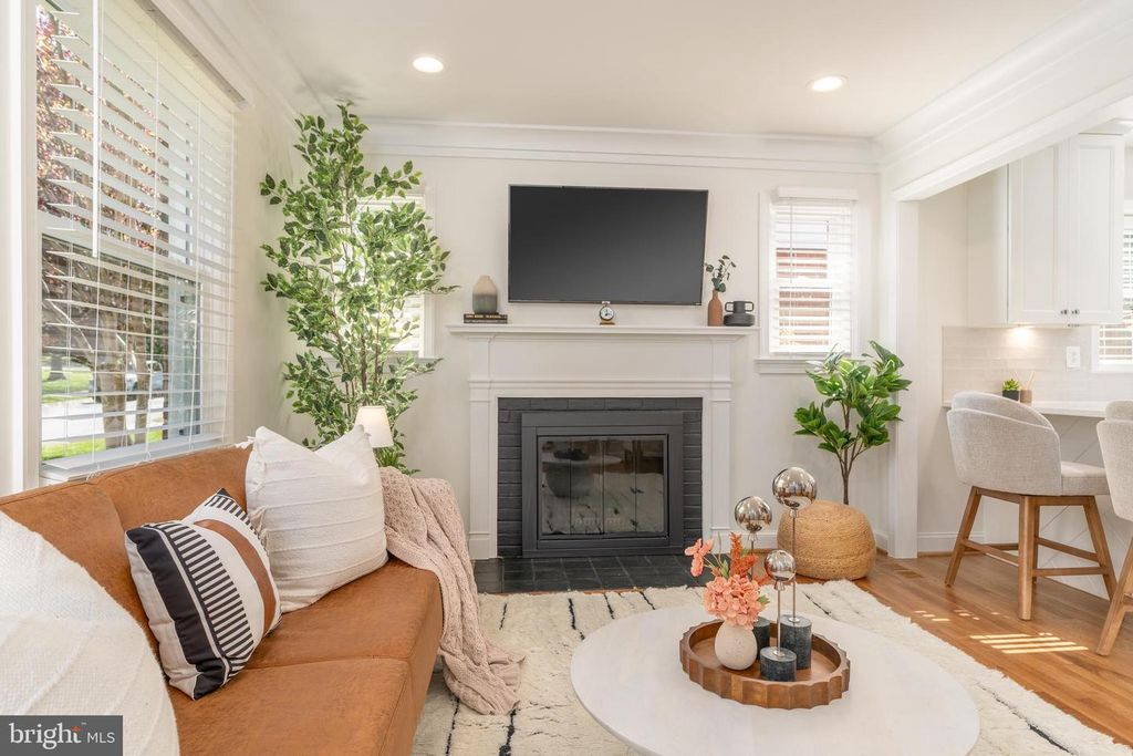 Image 5 of property listing at 1807 AUGUST DR, Silver Spring, MD 20902