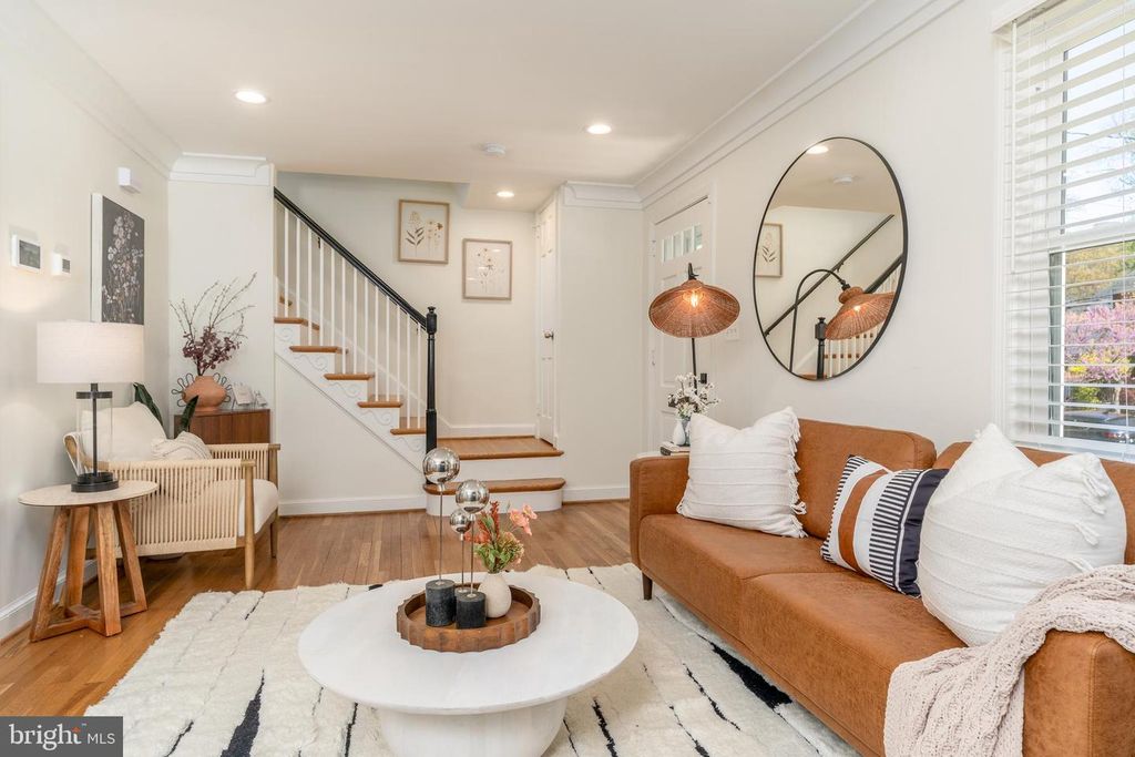 Image 6 of property listing at 1807 AUGUST DR, Silver Spring, MD 20902