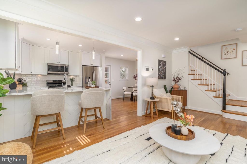 Image 7 of property listing at 1807 AUGUST DR, Silver Spring, MD 20902