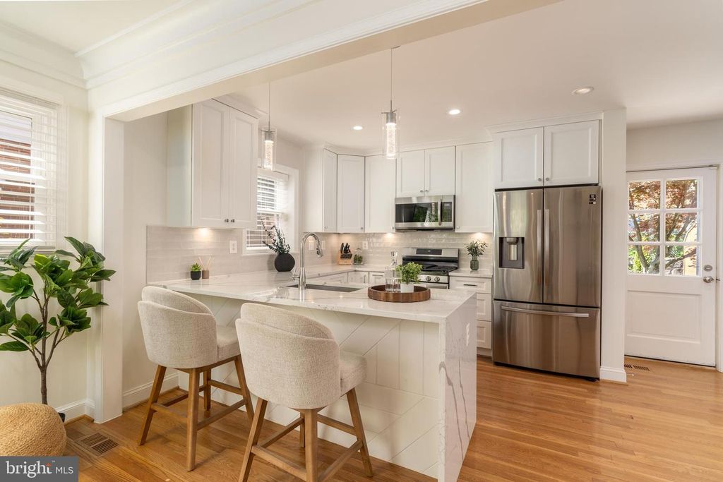 Image 8 of property listing at 1807 AUGUST DR, Silver Spring, MD 20902