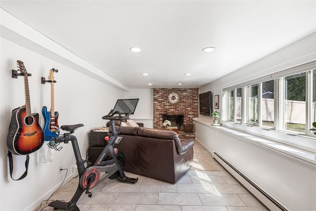 26 Manning Drive, East Providence, RI 02915