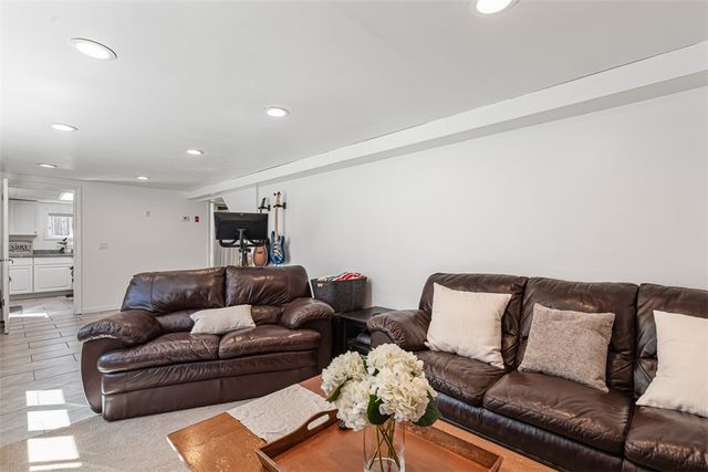 26 Manning Drive, East Providence, RI 02915