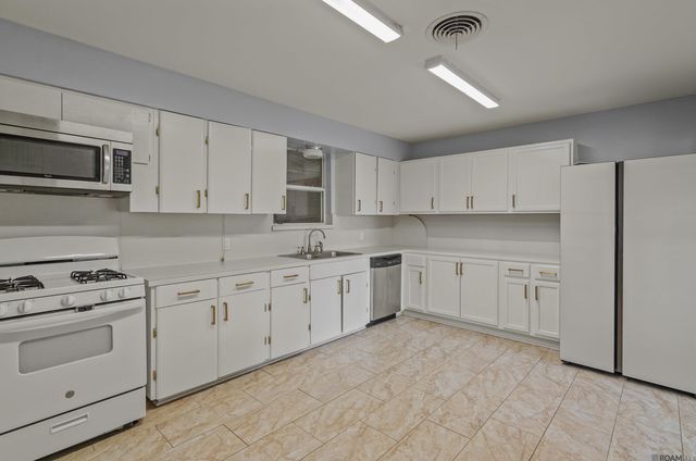 59156 Maple St, Plaquemine, LA 70764